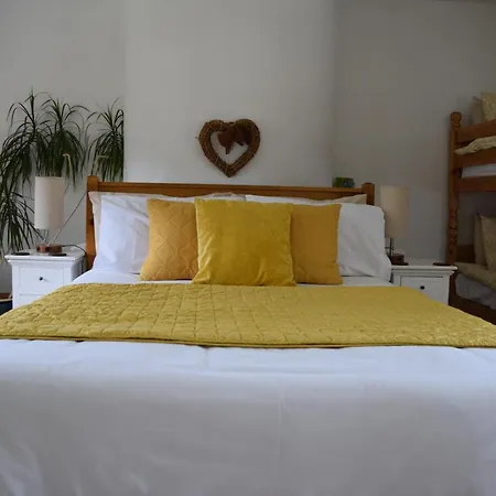 Sweetbriar And Nocleg ze śniadaniem 3*